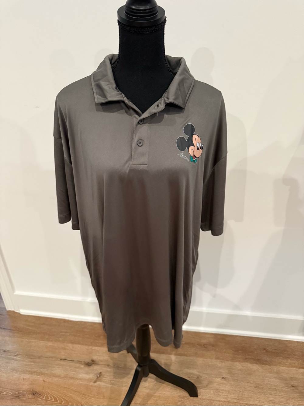 Men’s Disney polo shirt size xl like new condition